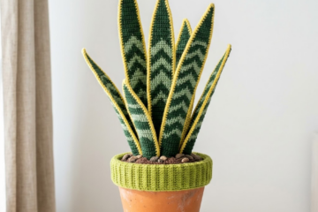 Snake Plant Amigurumi in Terracotta Pot Free Crochet Pattern