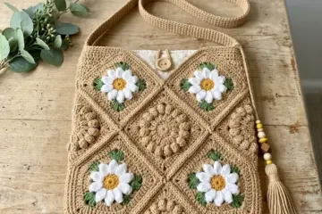 Daisy Granny Square Crossbody Bag Free Crochet Pattern